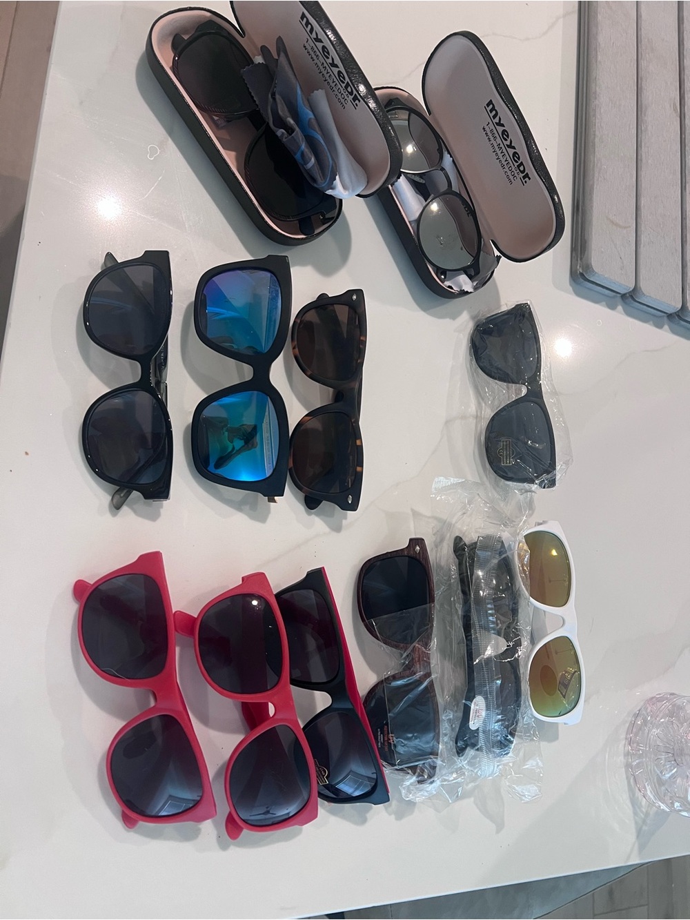 Sunglass lot/bundle of 12